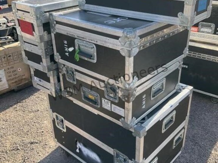 pallet-of-asst-equipment-transport-cases-image-3