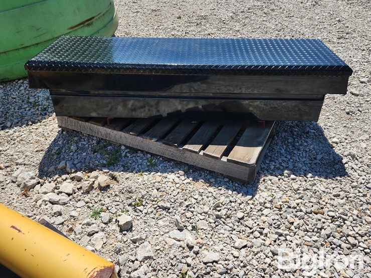 truck-bed-toolbox-image-4