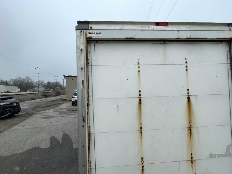 2016-chevrolet-3500-image-24
