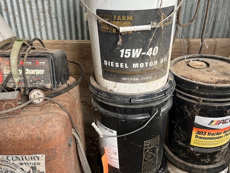 #9628-•-(3)-5-gallon-pails-of-15w-40-image-1