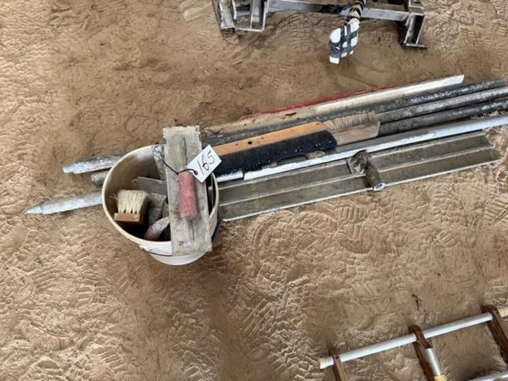 concrete-trowel-&-tools-image-1