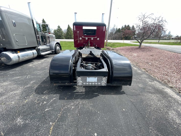 #200-•-2020-peterbilt-semi-tractor-(has-wi-title)-(denmark,-wi)-image-6