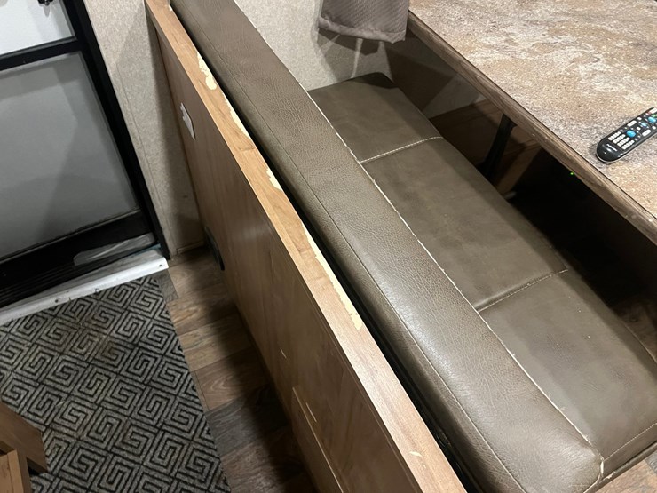 #9555-•-2017-rockwood-mini-lite-2304ks-camper-(title-in-delay)-image-23