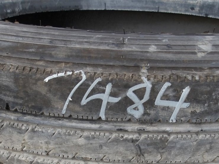 #7484-•-(2)-225/70r22.5-bridgestone-semi-tires-image-3