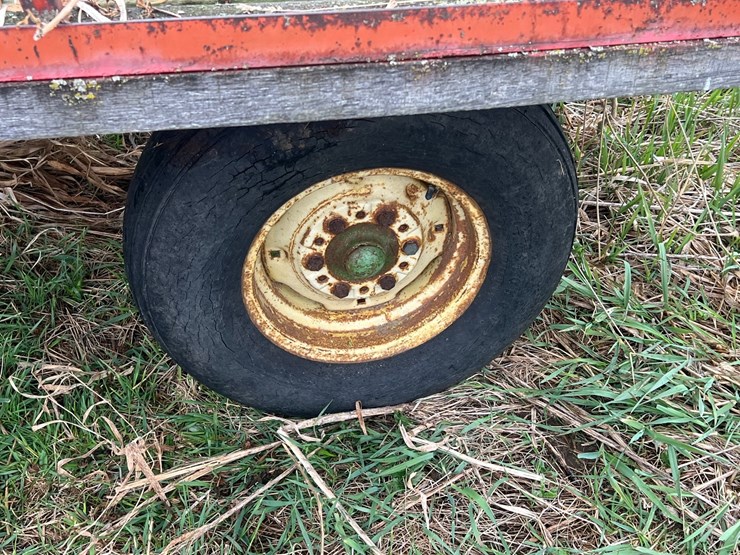 #9575-•-16'-hay-wagon-on-john-deere-running-gear-image-8