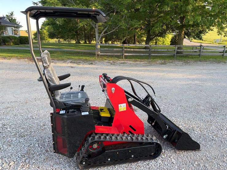 #223-•-unused-2026-ssl580-ride-on-skid-steer-loader-image-3