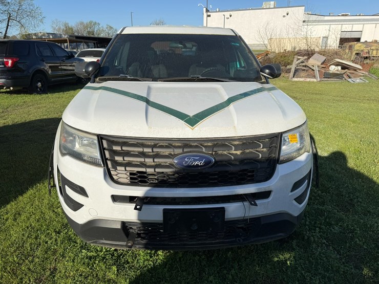 2016-ford-explorer-image-9