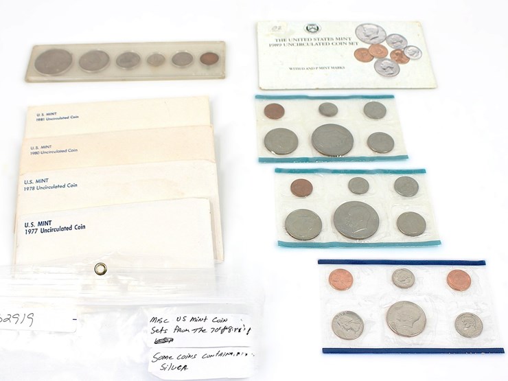 #32919-•-currency-|-misc-us-mint-coin-sets-from-the-70's-and-80's-image-1