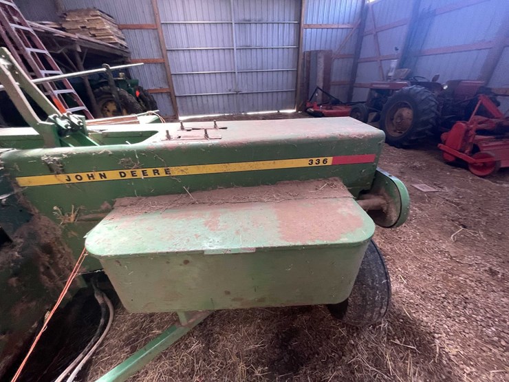 john-deere-336-image-12