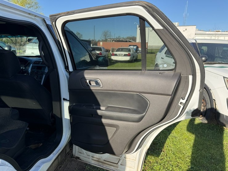 2014-ford-explorer-image-21