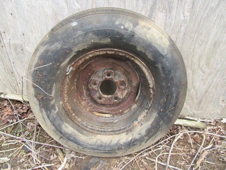 #9592-•-15'-tire-and-rim-image-4