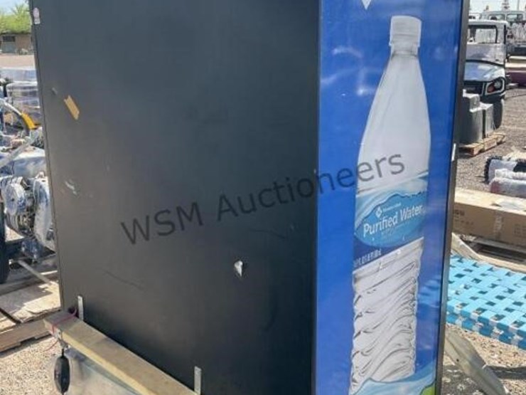 crane-beverage-vending-machine-image-3