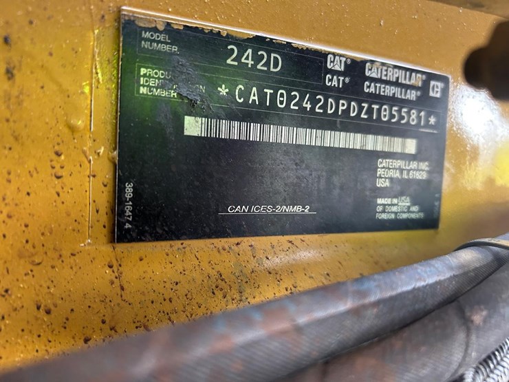2019-caterpillar-242d-image-26