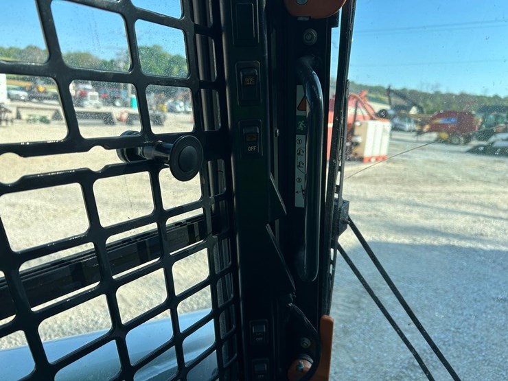 2023-bobcat-s770-image-26