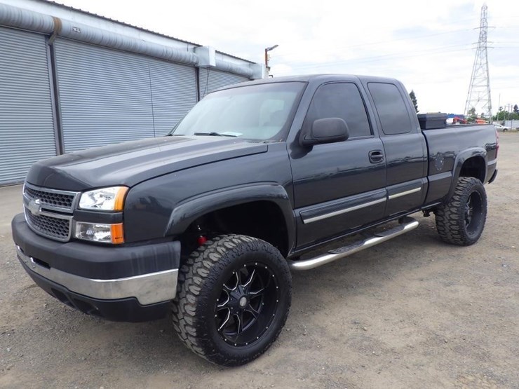 2005-chevrolet-2500hd-image-1