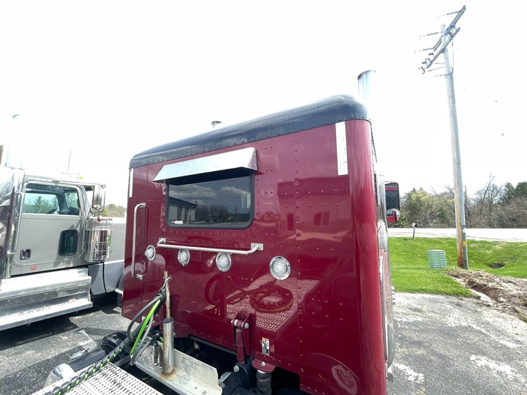#200-•-2020-peterbilt-semi-tractor-(has-wi-title)-(denmark,-wi)-image-42
