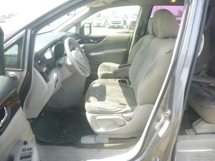 2015-nissan-quest-image-7