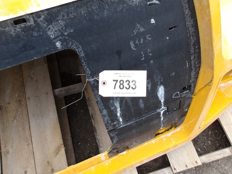 #7833-•-bus-hood-&-23-dodge-truck-bumper-image-5