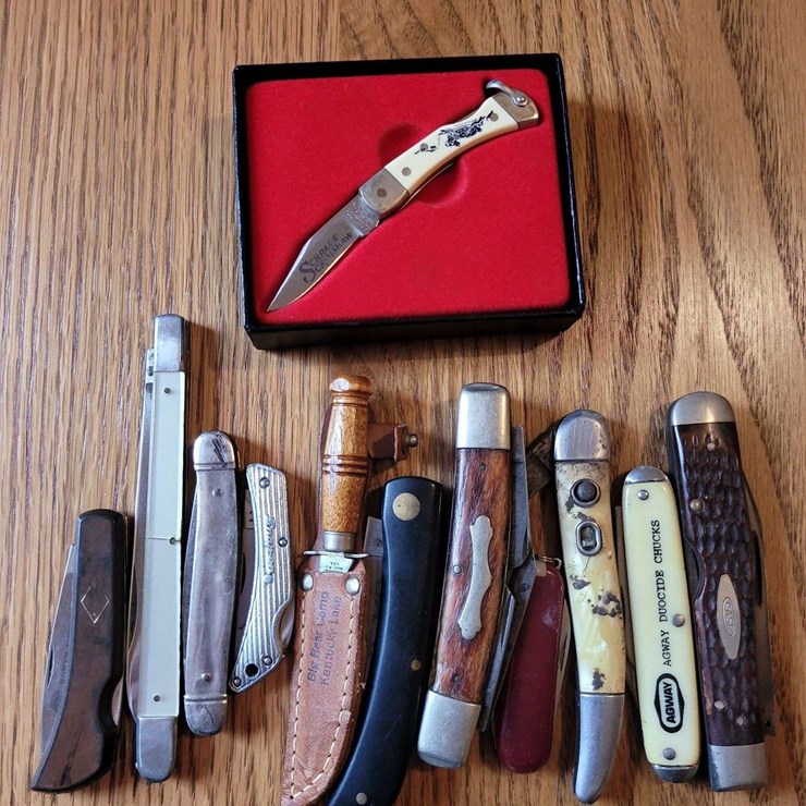 Collection of Assorted Pocket Knives and Fixed Blade Knife