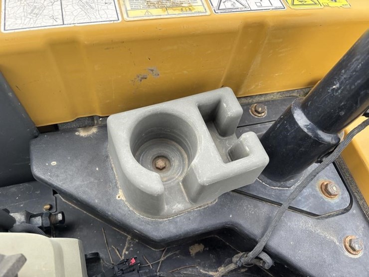 2015-caterpillar-305e2-cr-image-38