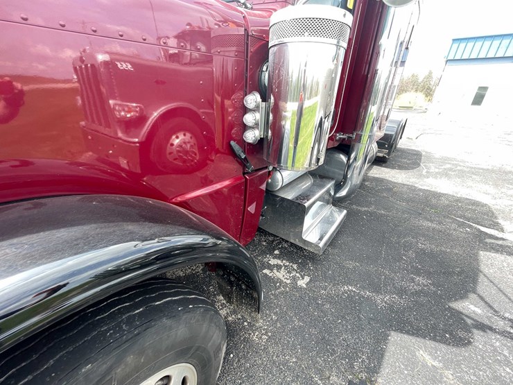 #200-•-2020-peterbilt-semi-tractor-(has-wi-title)-(denmark,-wi)-image-16