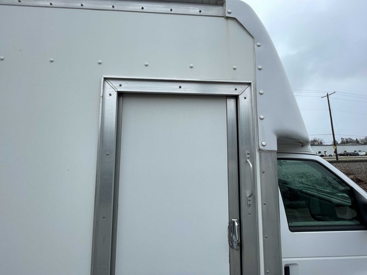 2016-ford-e450-image-44