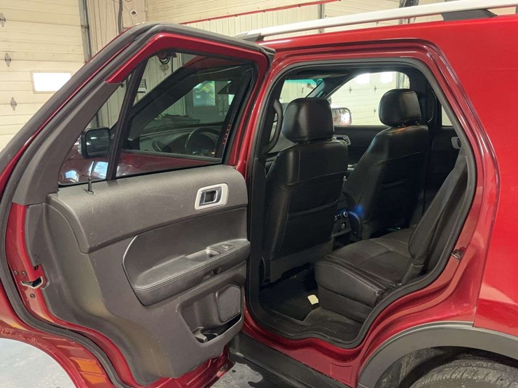 2015-ford-explorer-limited-image-12