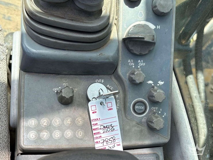 2019-deere-210g-image-32
