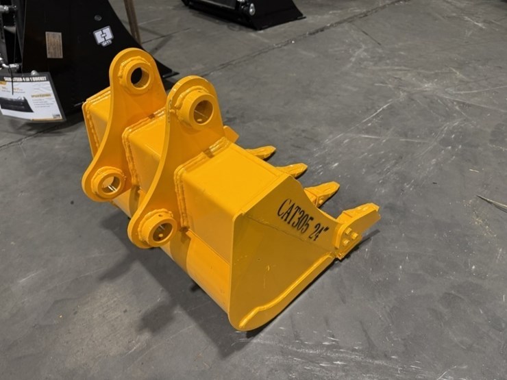 2026-caterpillar-305-image-3