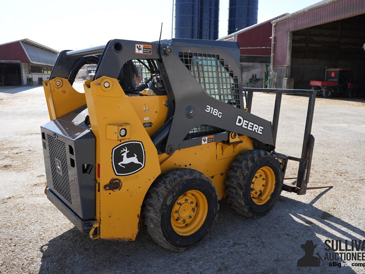 2022-deere-318g-image-5