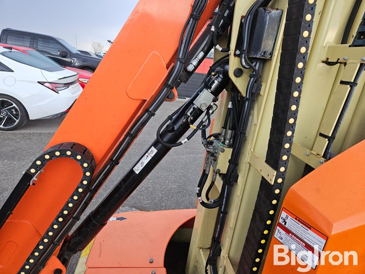 2019-jlg-toucan-32e-image-16