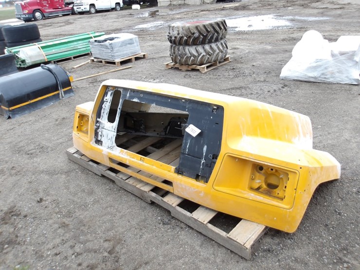#7833-•-bus-hood-&-23-dodge-truck-bumper-image-1