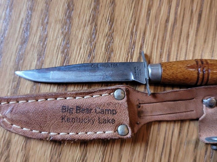 collection-of-assorted-pocket-knives-and-fixed-blade-knife-image-3
