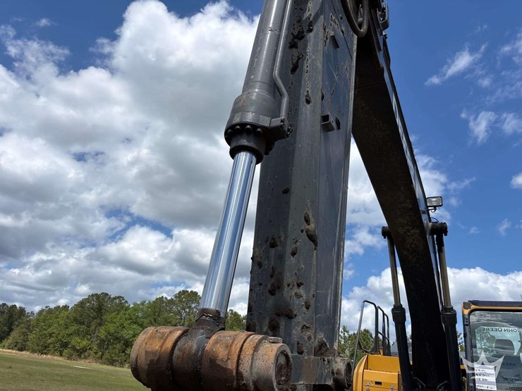 2019-deere-210g-image-11
