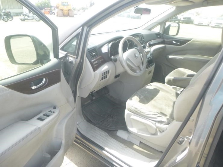 2015-nissan-quest-image-6