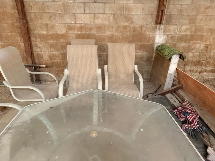patio-table-&-chairs-image-4