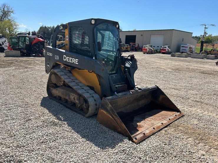 deere-323d-image-6