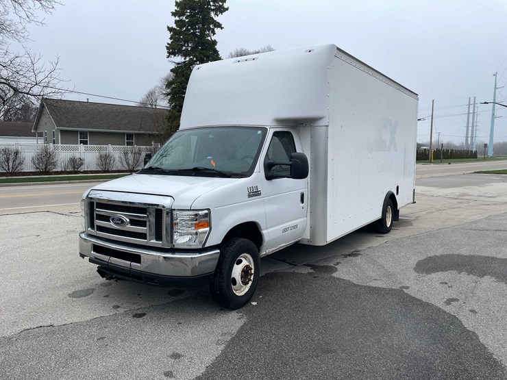 2017-ford-e450-image-1