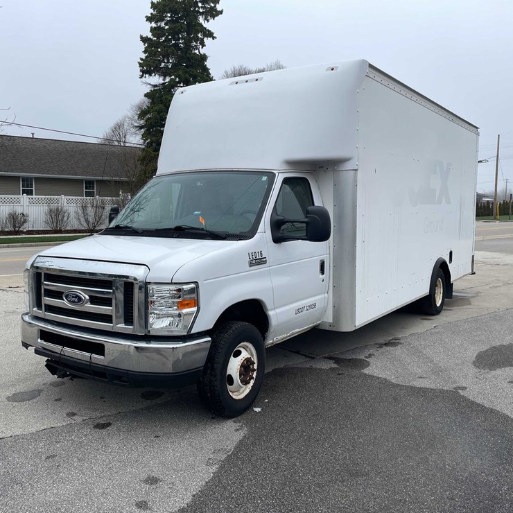 2017 FORD E450