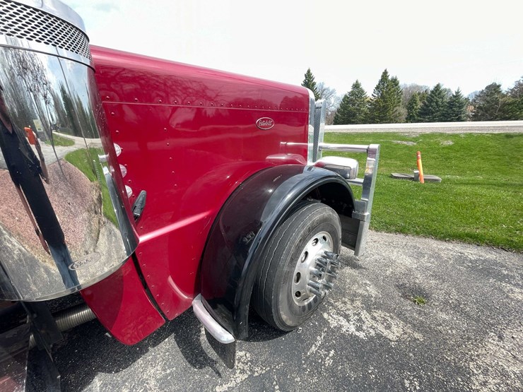 #200-•-2020-peterbilt-semi-tractor-(has-wi-title)-(denmark,-wi)-image-48