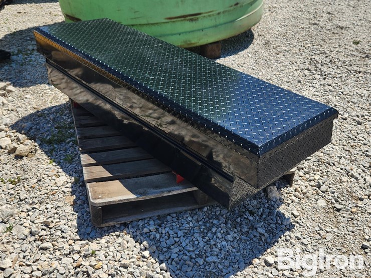 truck-bed-toolbox-image-3
