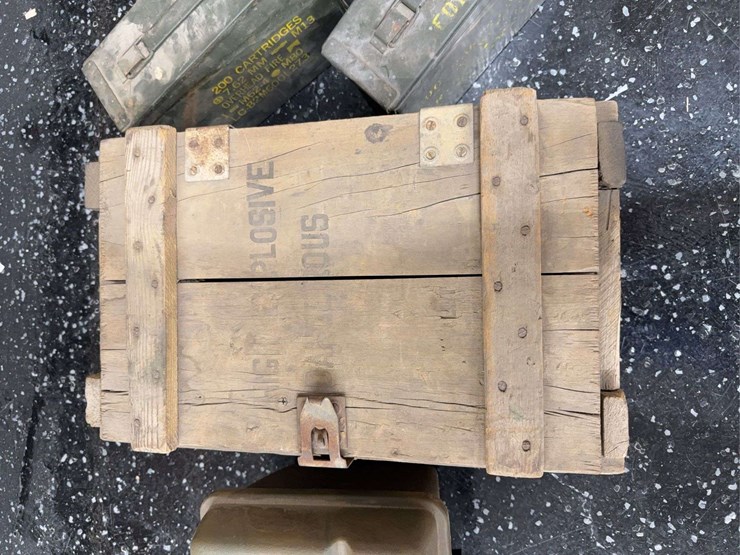 field-box-and-ammo-crates-image-4