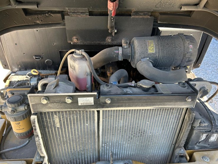 2015-caterpillar-903c-image-14