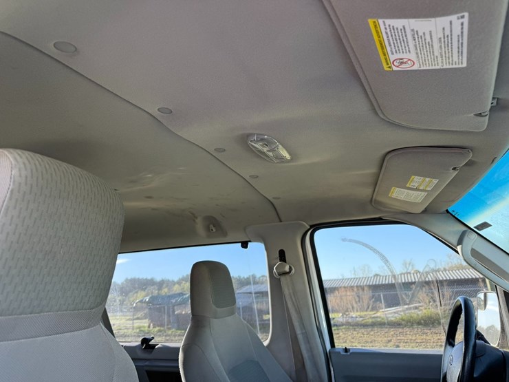 2014-ford-e350-image-32