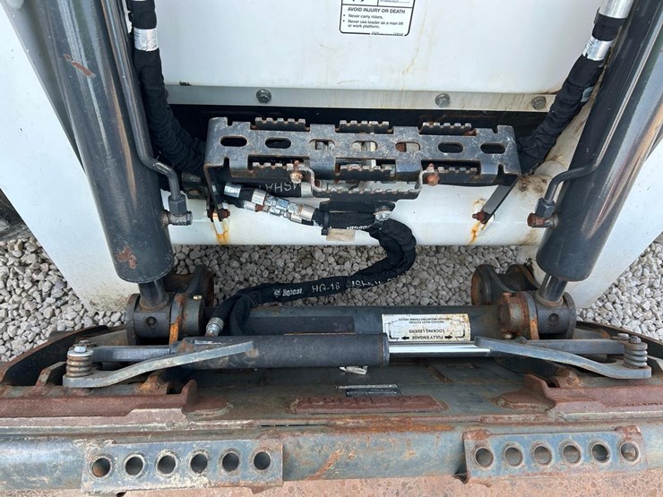 2023-bobcat-s770-image-10