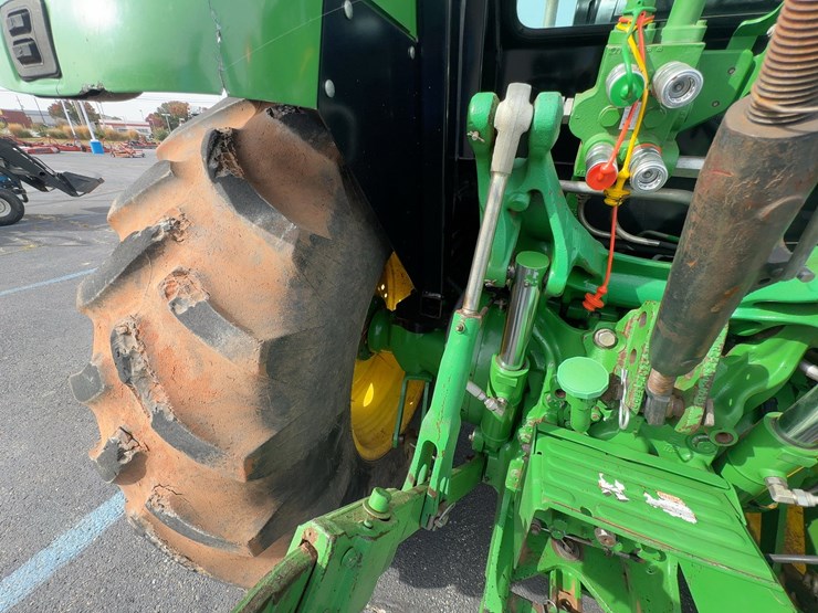 2011-john-deere-5095m-image-12