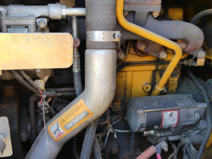 2004-deere-444j-image-15