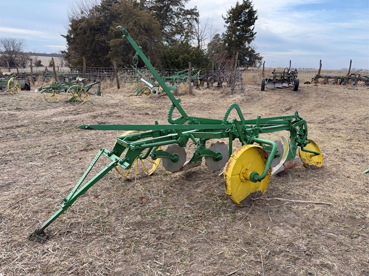 john-deere-pull-type-three-bottom-plow-image-1