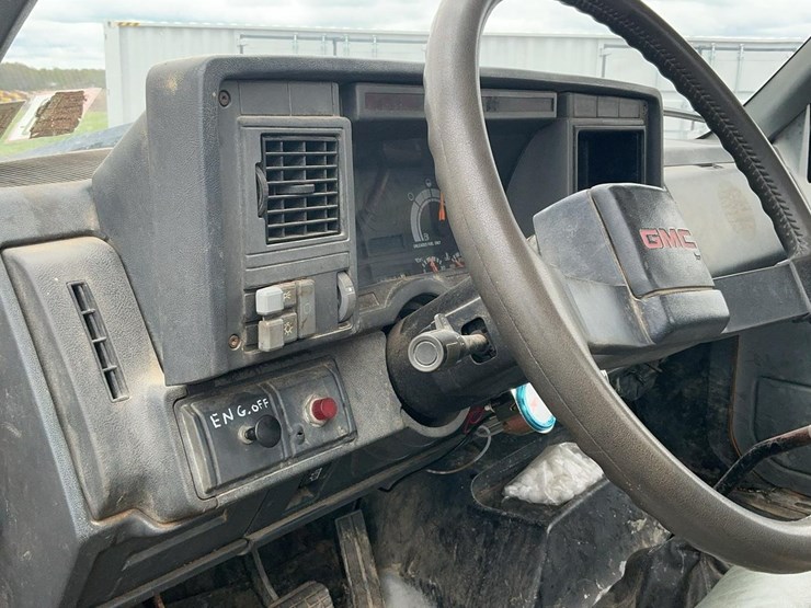#1952-•-2000-gmc-6500-flatbed-truck-image-83
