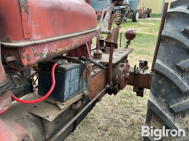 1953-farmall-super-h-2wd-tractor-image-16